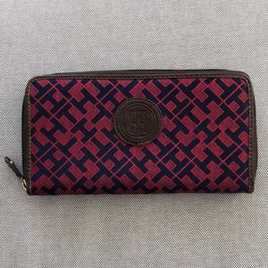 [NWOT] Tommy Hilfiger Zip Wallet